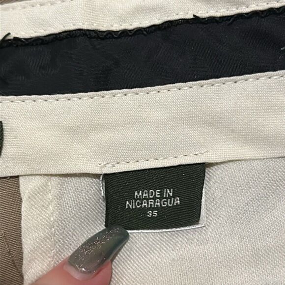 Eddie Bauer Khaki Pants Mens 35/30 Wrinkle Resistant Relaxed Pleated Straight - Picture 9 of 13